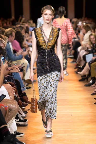 Look 9